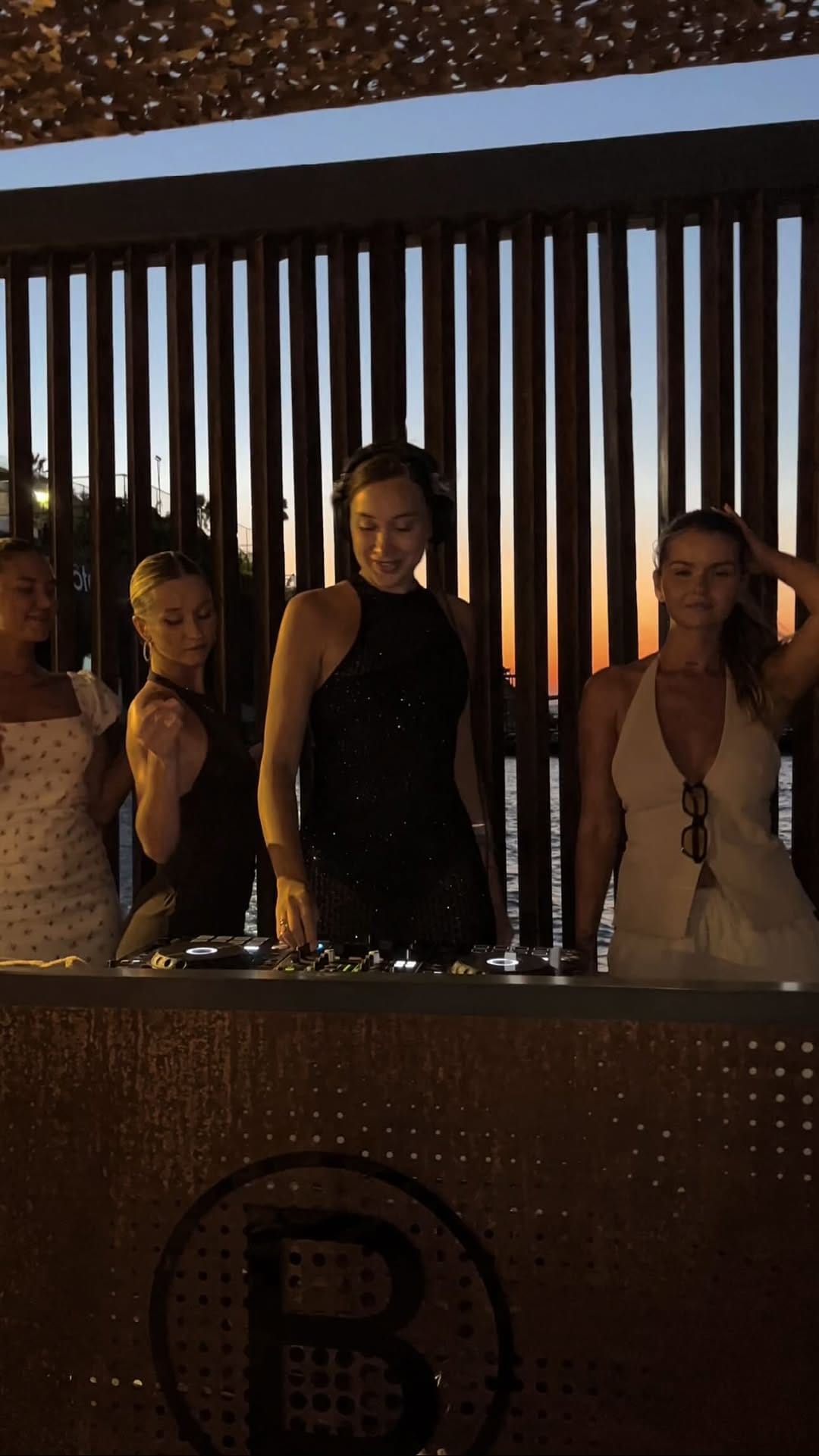 Post 9 by Arina Lavo on Instagram (video)