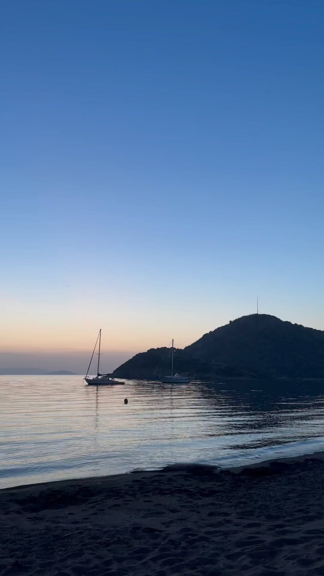 Post 7 by Zeynep Nili on Instagram (video)