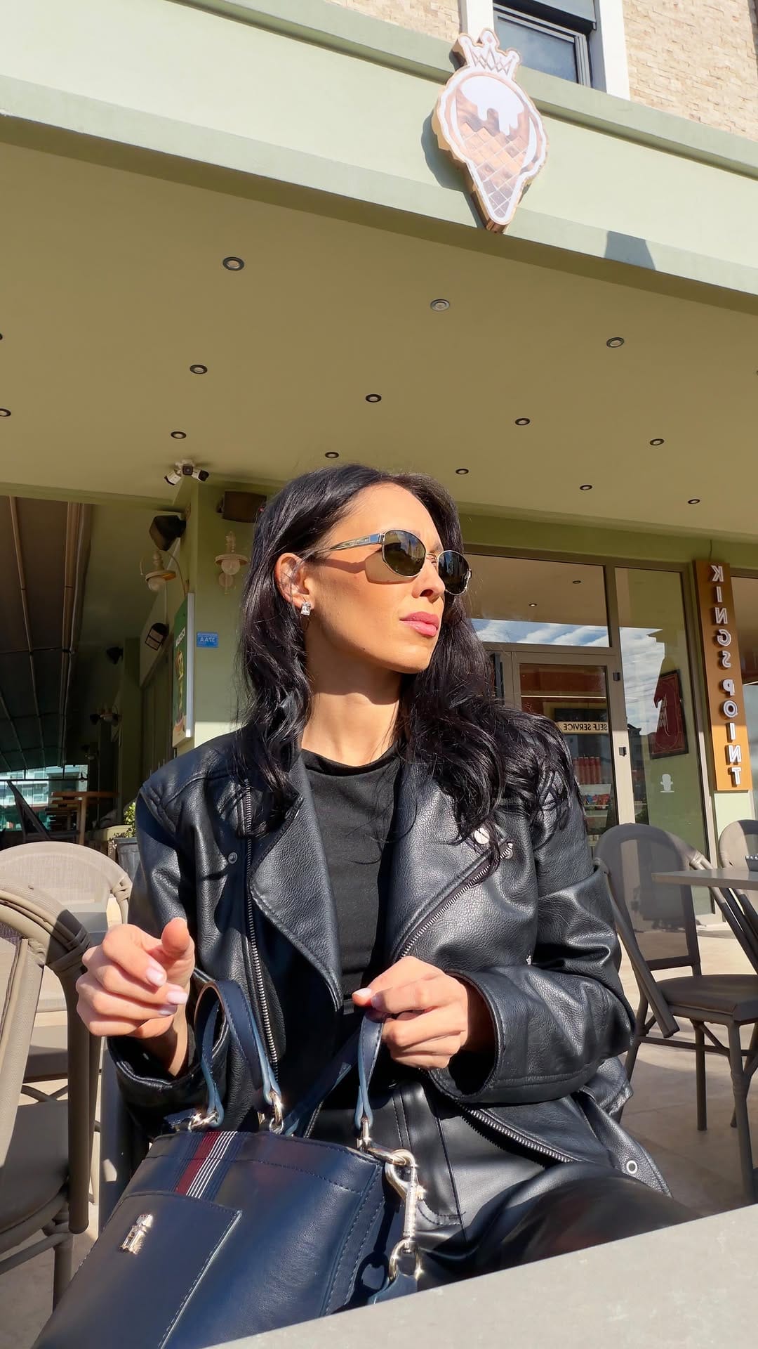 Post 3 by Rada on Instagram (video)