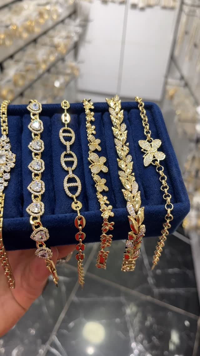 Post 2 by LİYA TAKI VE AKSESUAR on Instagram (video)