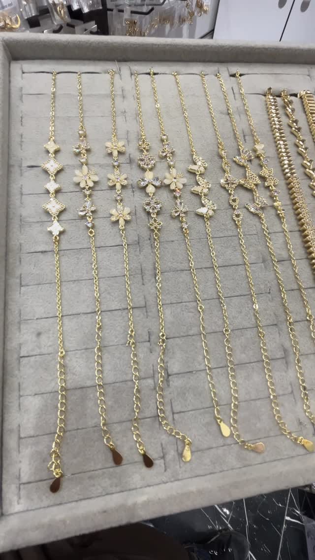 Post 5 by LİYA TAKI VE AKSESUAR on Instagram (video)