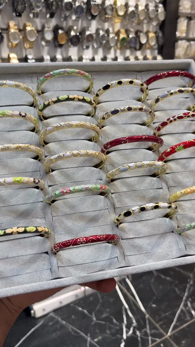 Post 7 by LİYA TAKI VE AKSESUAR on Instagram (video)