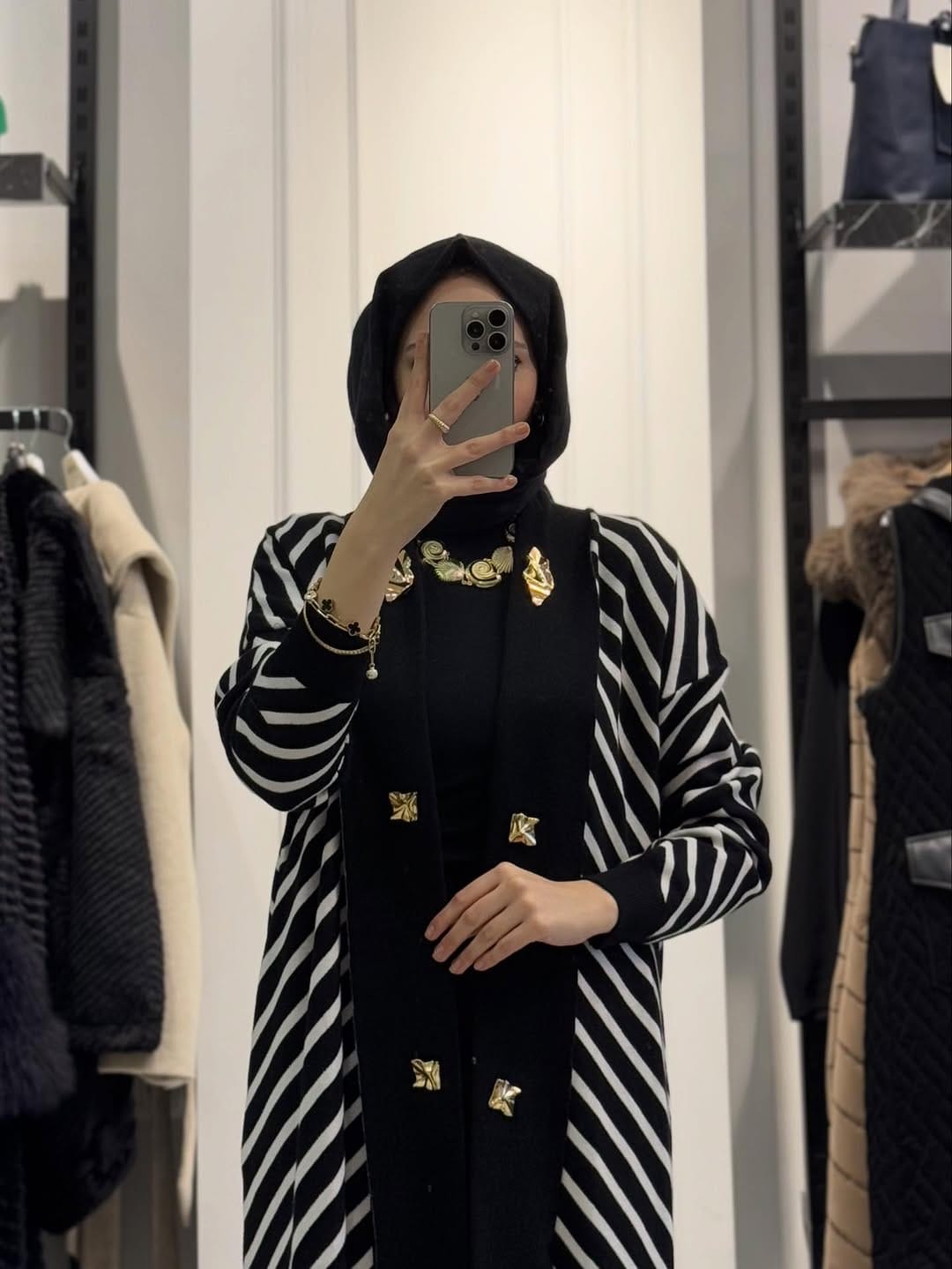 Post 4 by 𝐕𝐀𝐓𝐊𝐀 on Instagram (image)