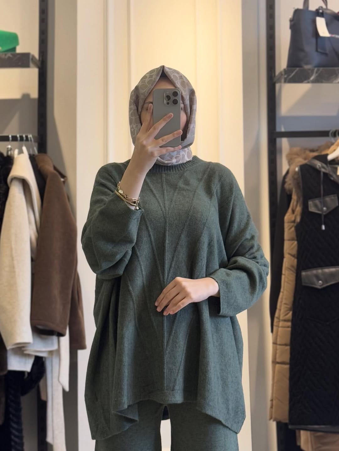 Post 10 by 𝐕𝐀𝐓𝐊𝐀 on Instagram (image)