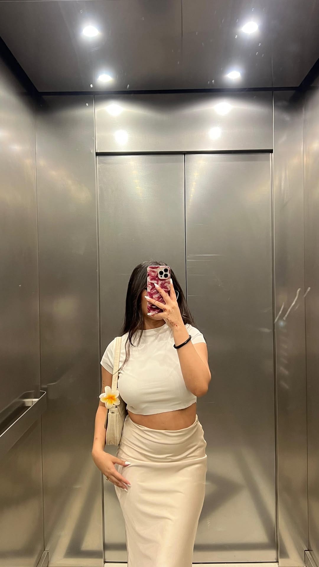 Post 4 by 𝓐𝓯𝓮𝓮𝓷 on Instagram (video)