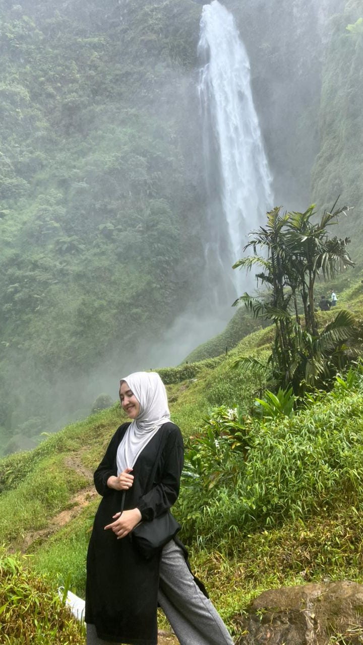 Post 4 by Dzinnun Fauziah Hifmi Baroya on Instagram (video)