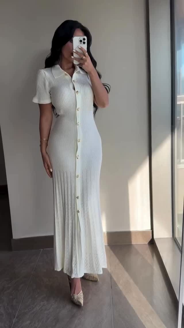 Post 10 by W O M É N S W E A R on Instagram (video)