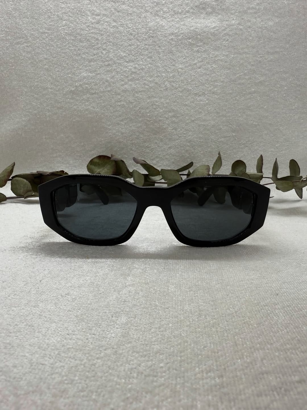 Post 2 by UTKU 👁PTîK & LENS 👓🕶 on Instagram (carousel)