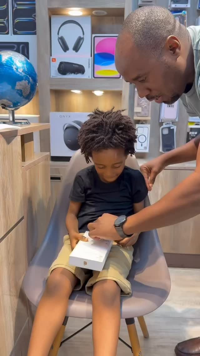 Post 6 by Iphonestore  on Instagram (video)