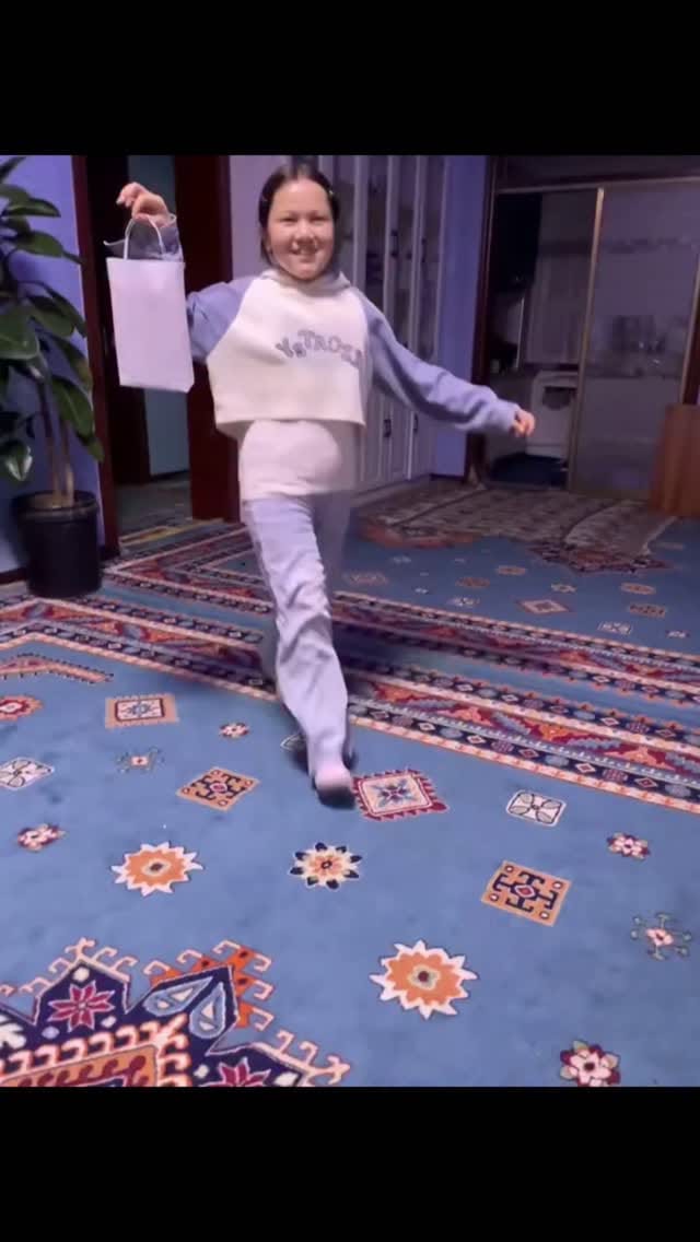 Post 1 by Iphonestore  on Instagram (video)