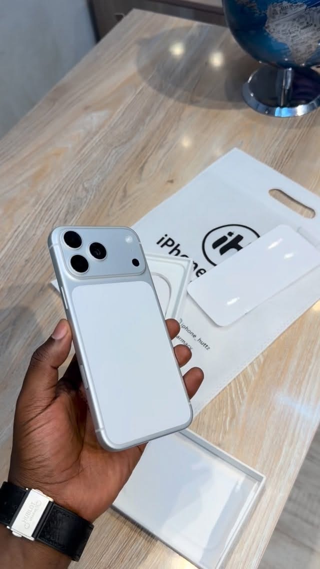 Post 7 by Iphonestore  on Instagram (video)
