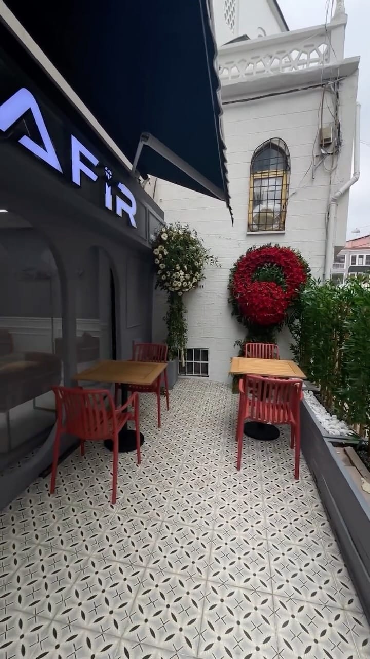 Post 10 by SAFİR HAIR MAKEUP on Instagram (video)