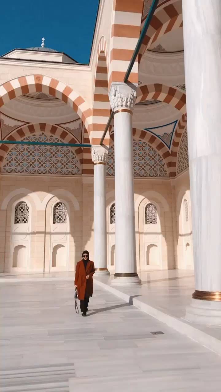 Post 5 by 𝔃𝓾𝓱𝓪𝓲𝓻𝓪.𝓫𝓮𝓷𝓪𝓵𝓵𝓾𝓬𝓱🍁 on Instagram (video)