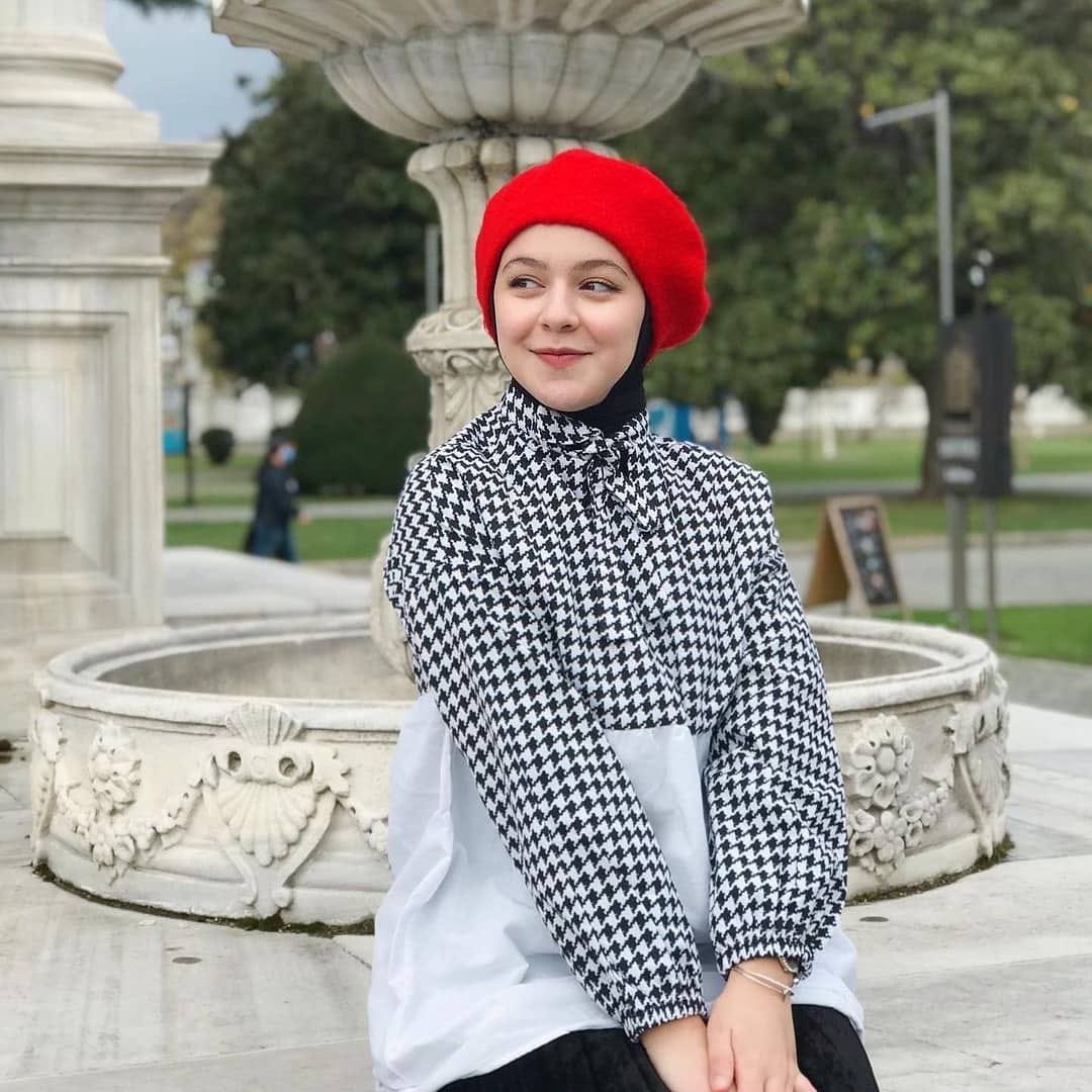 Post 7 by 𝔃𝓾𝓱𝓪𝓲𝓻𝓪.𝓫𝓮𝓷𝓪𝓵𝓵𝓾𝓬𝓱🍁 on Instagram (image)