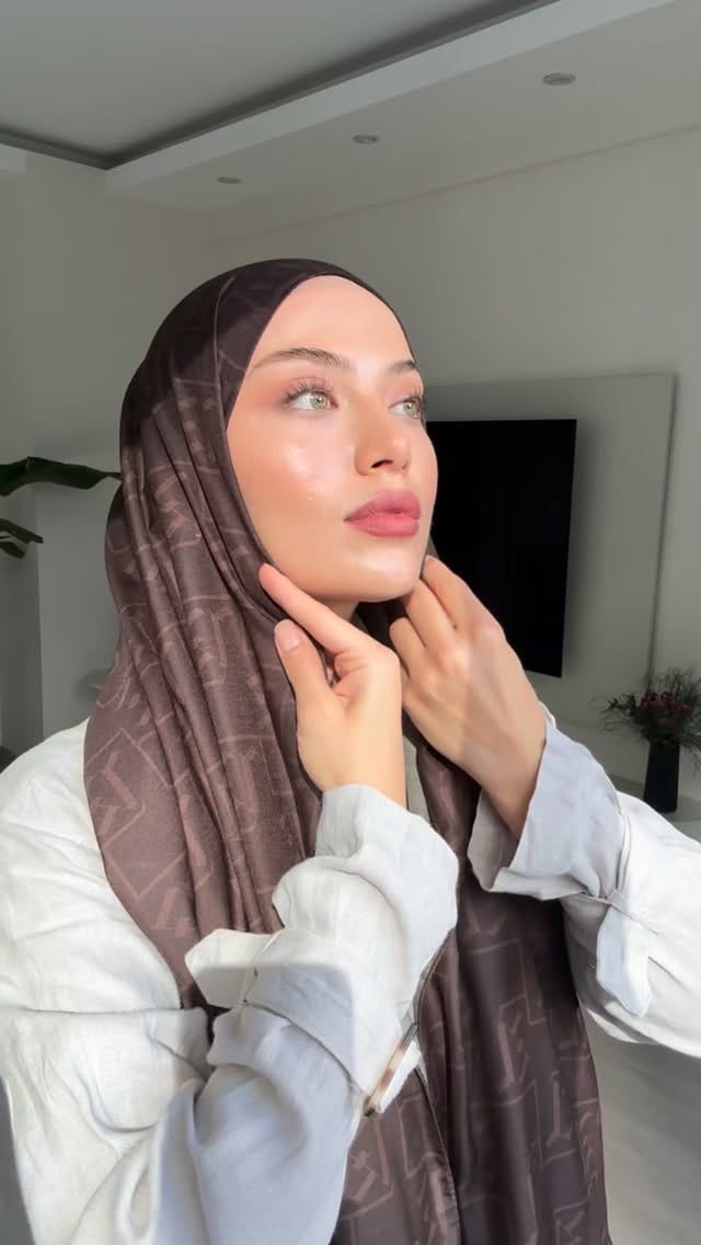 Post 1 by ZALLUNA | Wholesale & Manufacturer on Instagram (video)