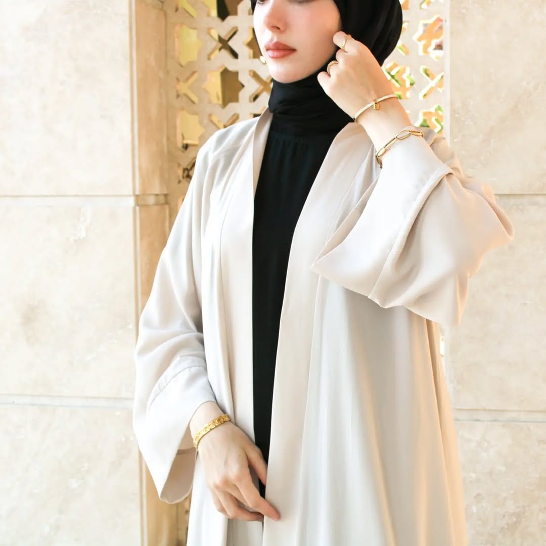Post 7 by 🌿BASIC ABAYA FASHION on Instagram (carousel)