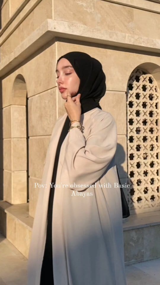 Post 5 by 🌿BASIC ABAYA FASHION on Instagram (video)