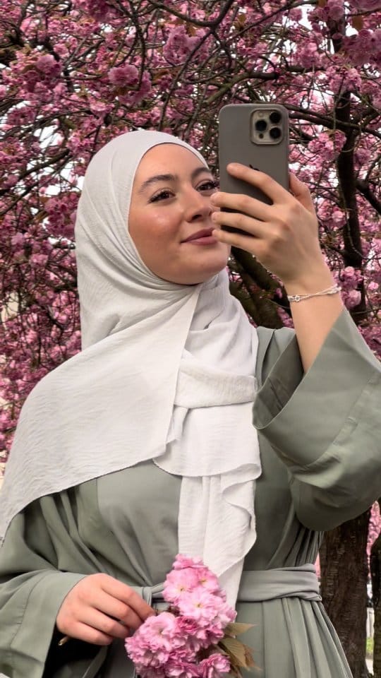 Post 3 by 🌿BASIC ABAYA FASHION on Instagram (video)