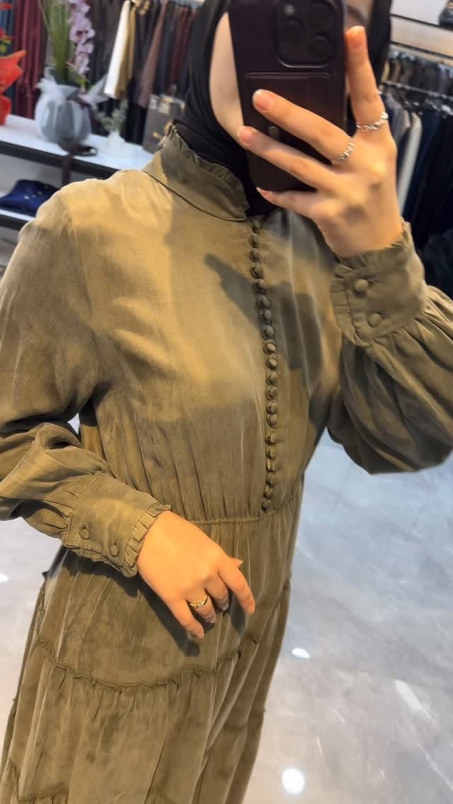 Post 2 by Beyza Coşanay Butik on Instagram (video)