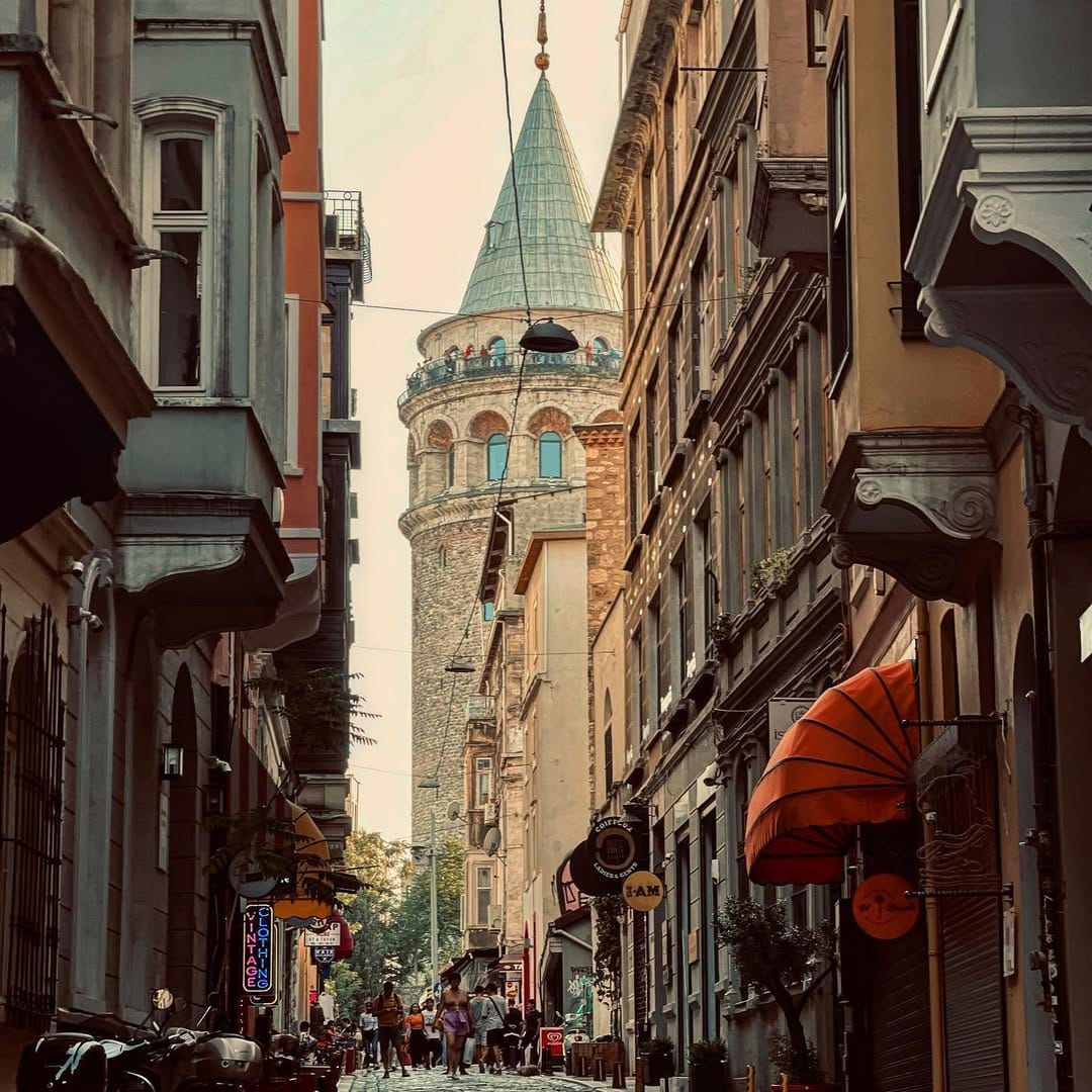 Post 10 by Pınar Eser on Instagram (image)