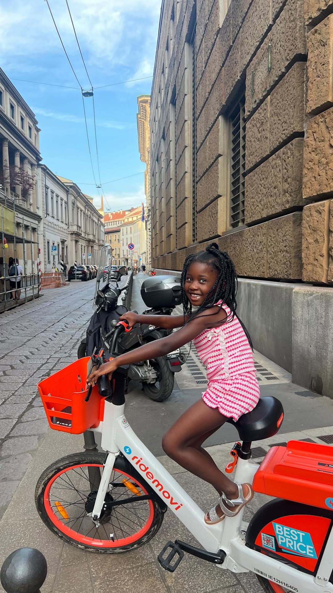 Post 5 by Leila Danai on Instagram (video)
