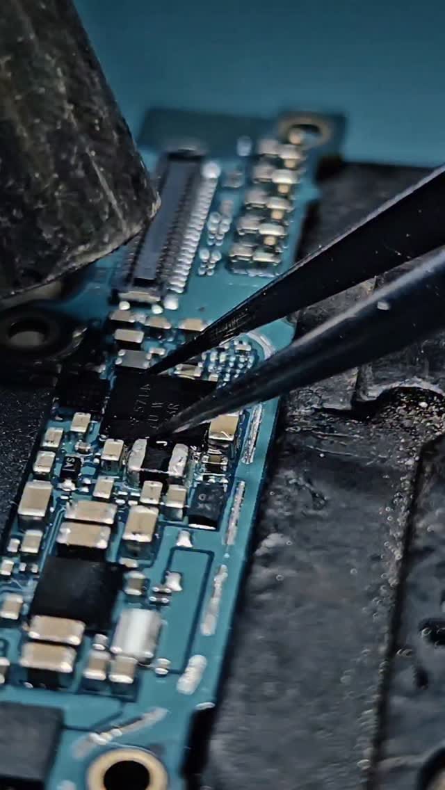 Post 6 by TECH MAN on Instagram (video)