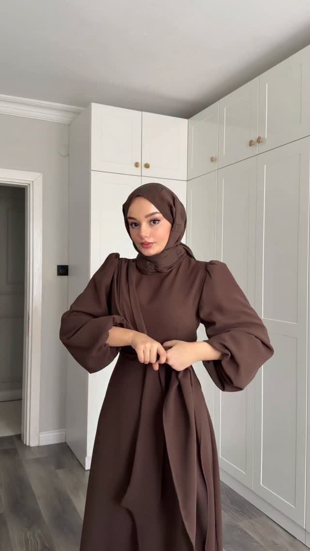 Post 8 by Emine Aydın, tesettür giyim, hijabfasion, bayan giyim on Instagram (video)