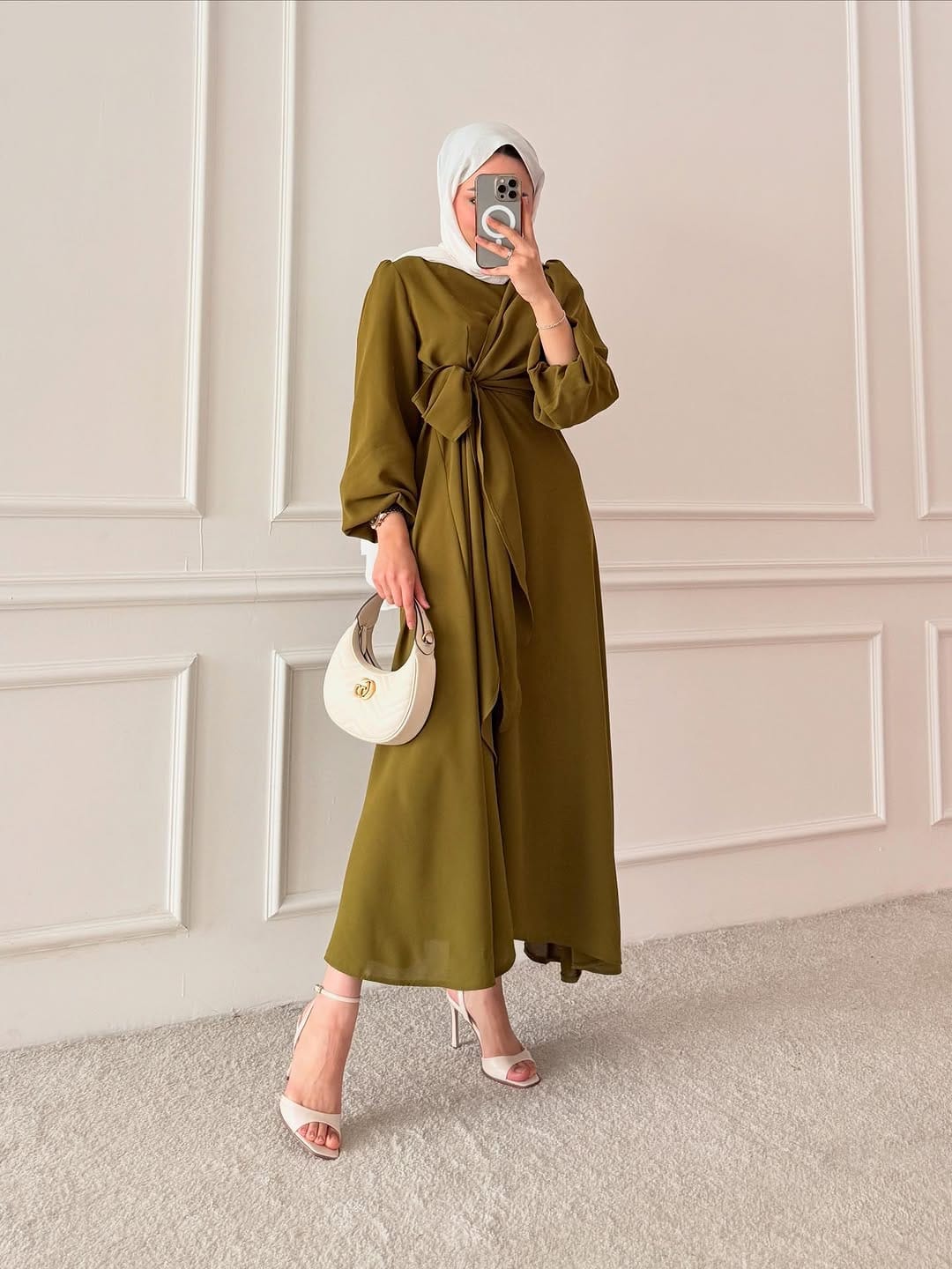 Post 6 by Emine Aydın, tesettür giyim, hijabfasion, bayan giyim on Instagram (carousel)