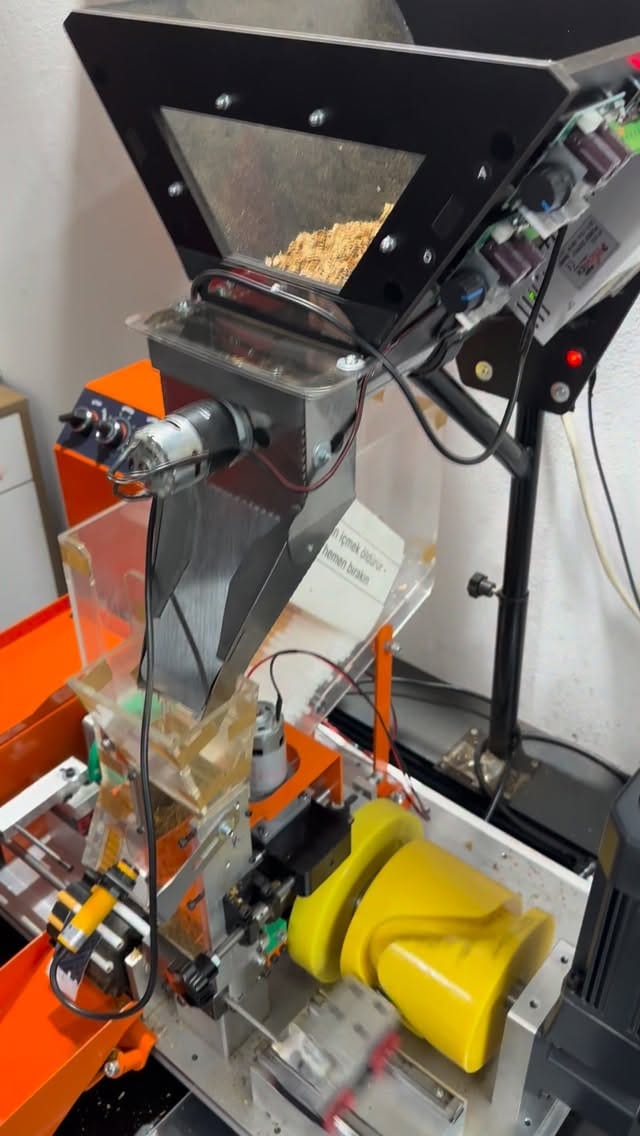 Post 6 by Laboom Makina on Instagram (video)