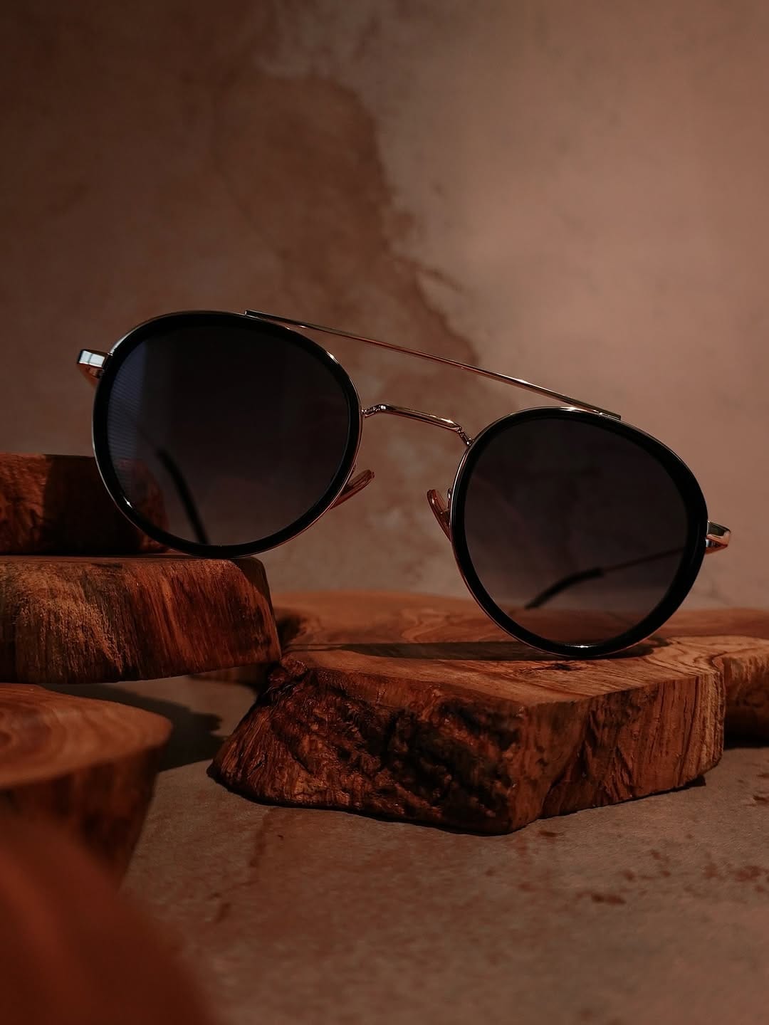 Post 3 by Emo Optik on Instagram (carousel)