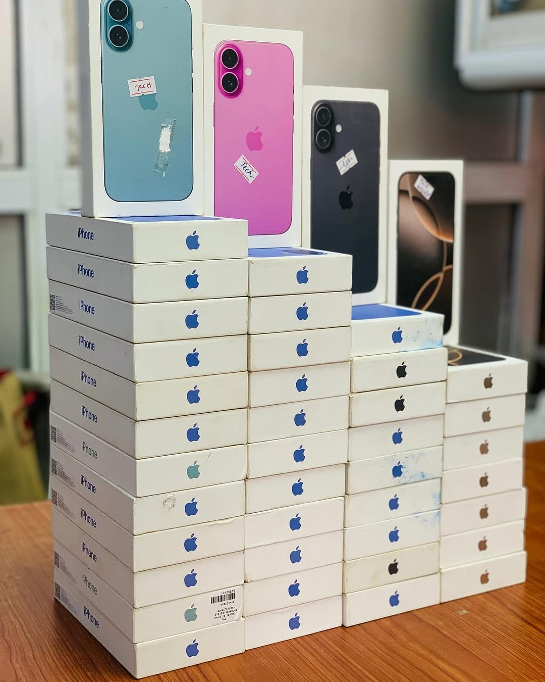 Post 10 by TechworldNg Gadgets - IBADAN & IKEJA IPHONE DEALER on Instagram (carousel)