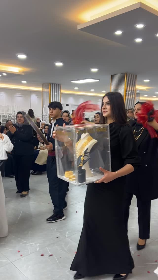 Post 4 by nidua kahta on Instagram (video)