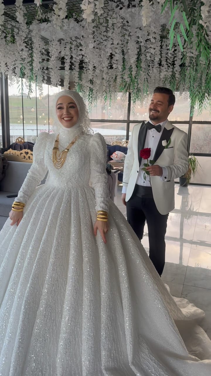 Post 3 by nidua kahta on Instagram (video)