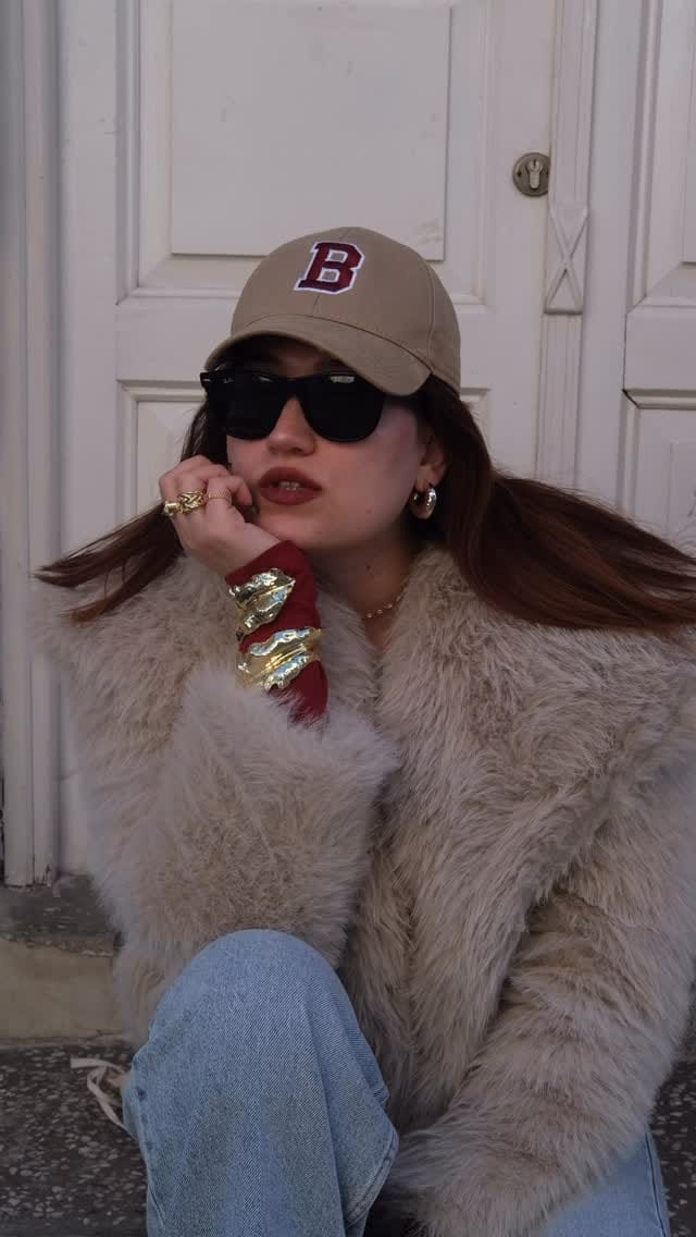 Post 1 by Chic Latife Takı ve Aksesuar on Instagram (video)
