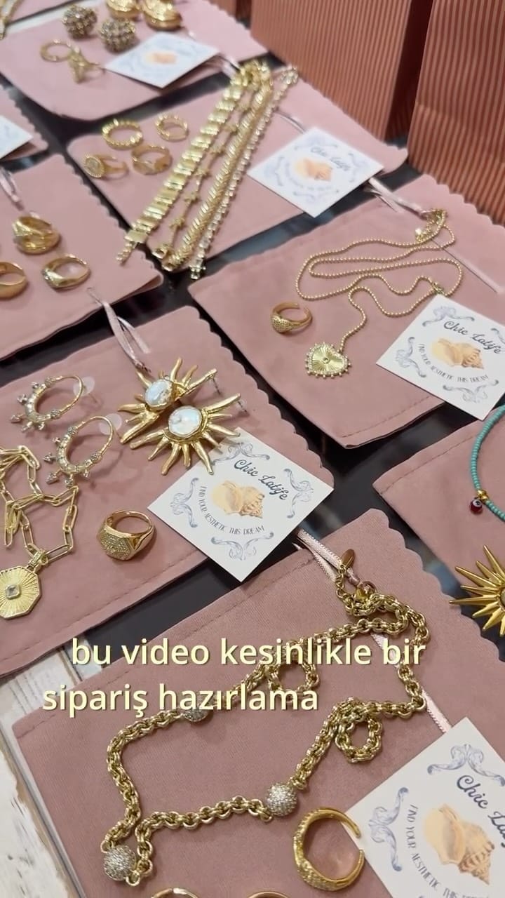 Post 7 by Chic Latife Takı ve Aksesuar on Instagram (video)
