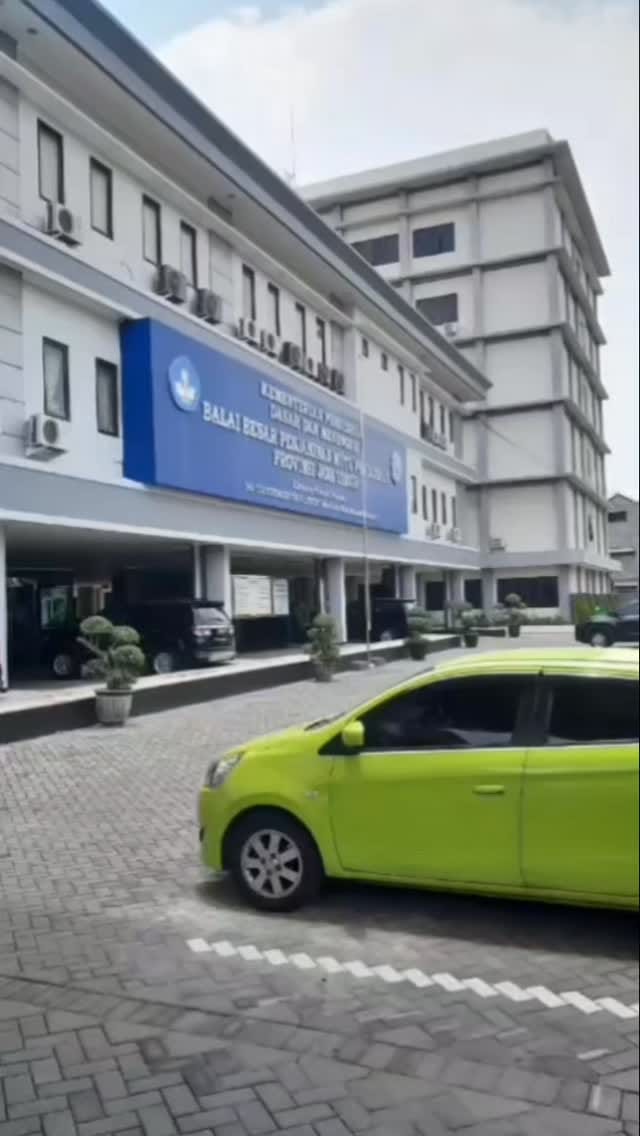 Post 2 by Ivonie on Instagram (video)