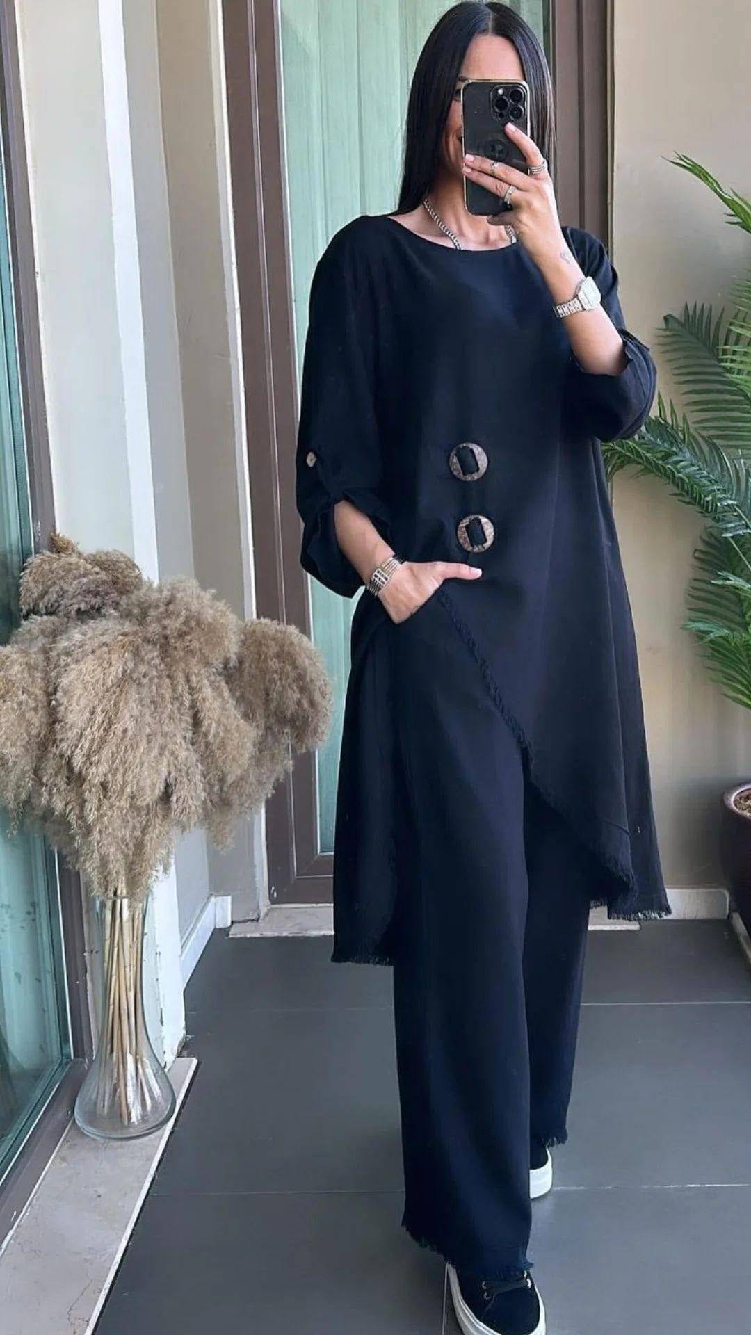 Post 1 by Vardo USA Fashion on Instagram (video)