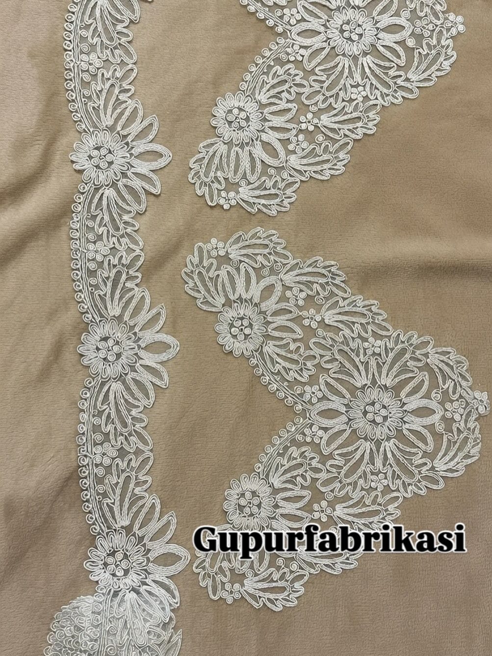 Post 3 by Guipure lace fabricasi on Instagram (image)