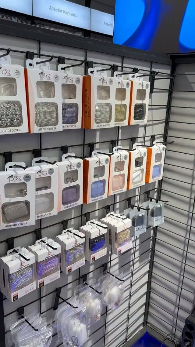 Post 6 by GG Cover Store on Instagram (video)