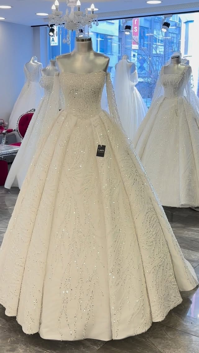 Post 7 by Larin Gelinlik Avcılar on Instagram (video)