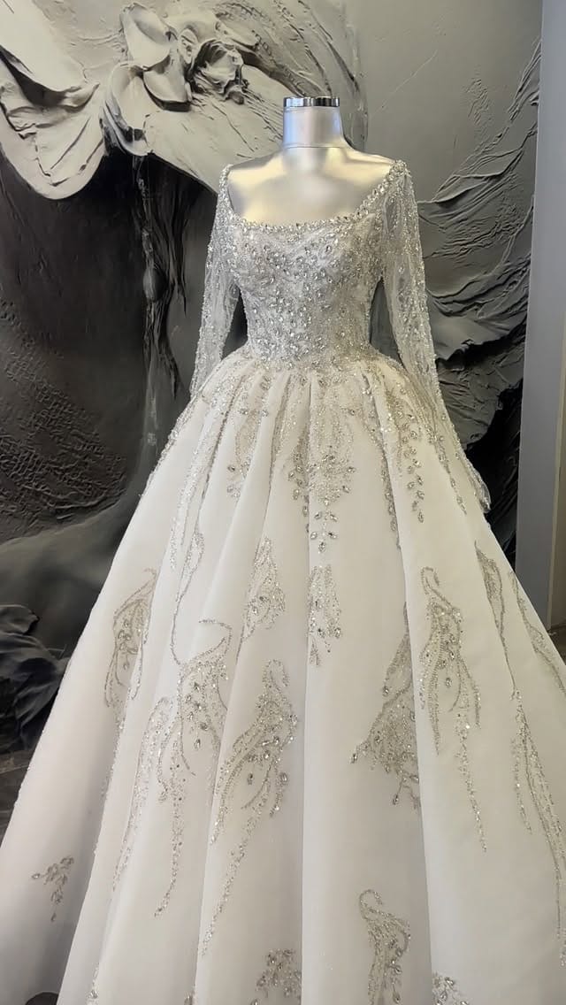 Post 9 by Larin Gelinlik Avcılar on Instagram (video)