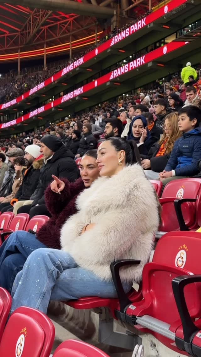 Post 4 by Özge Atalay on Instagram (video)