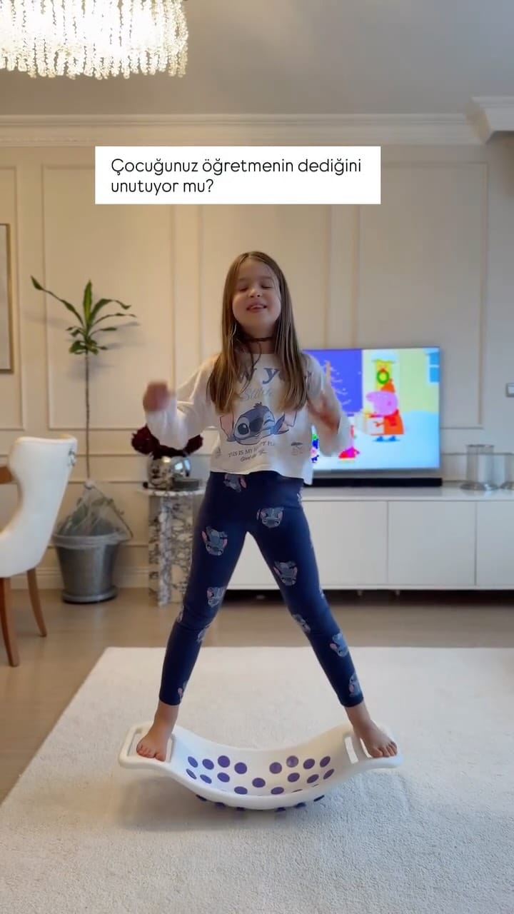 Post 6 by Esra Tuncer on Instagram (video)