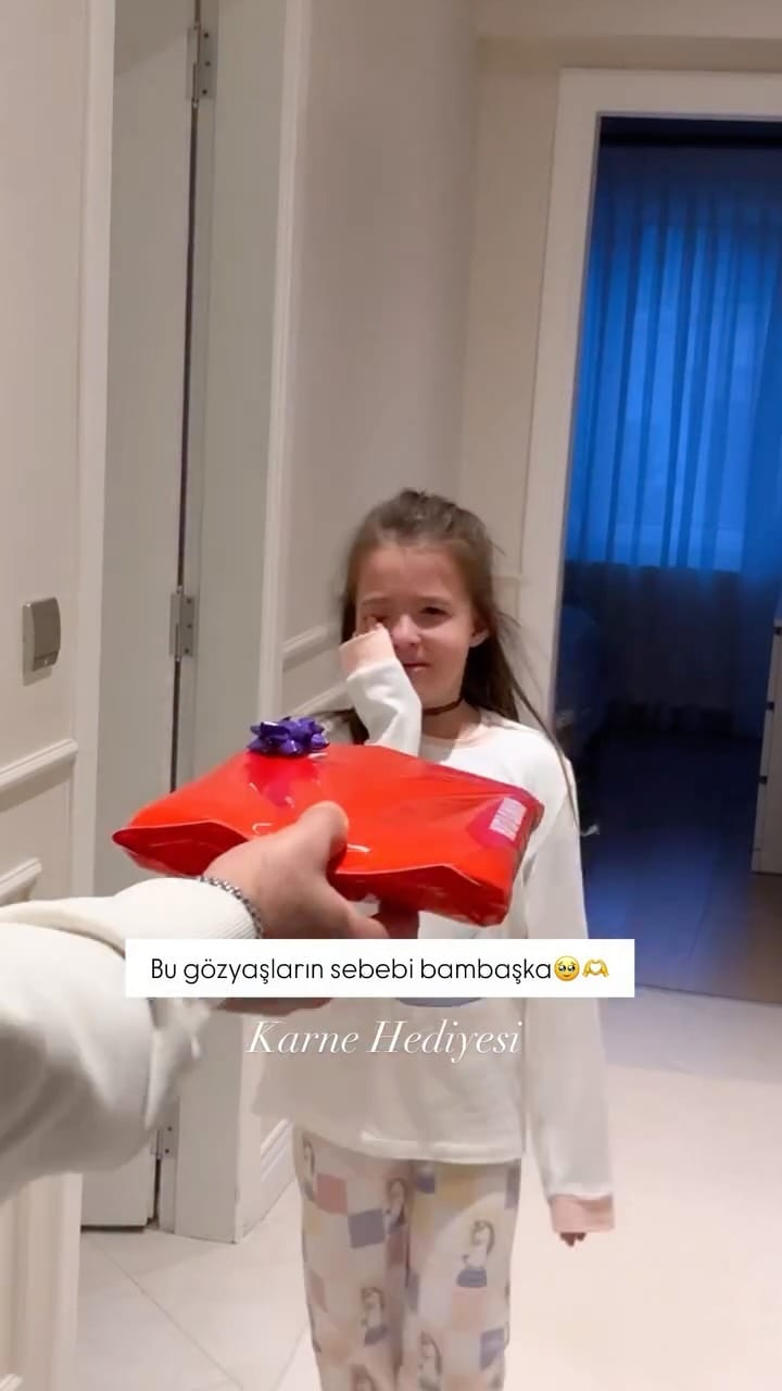 Post 3 by Esra Tuncer on Instagram (video)