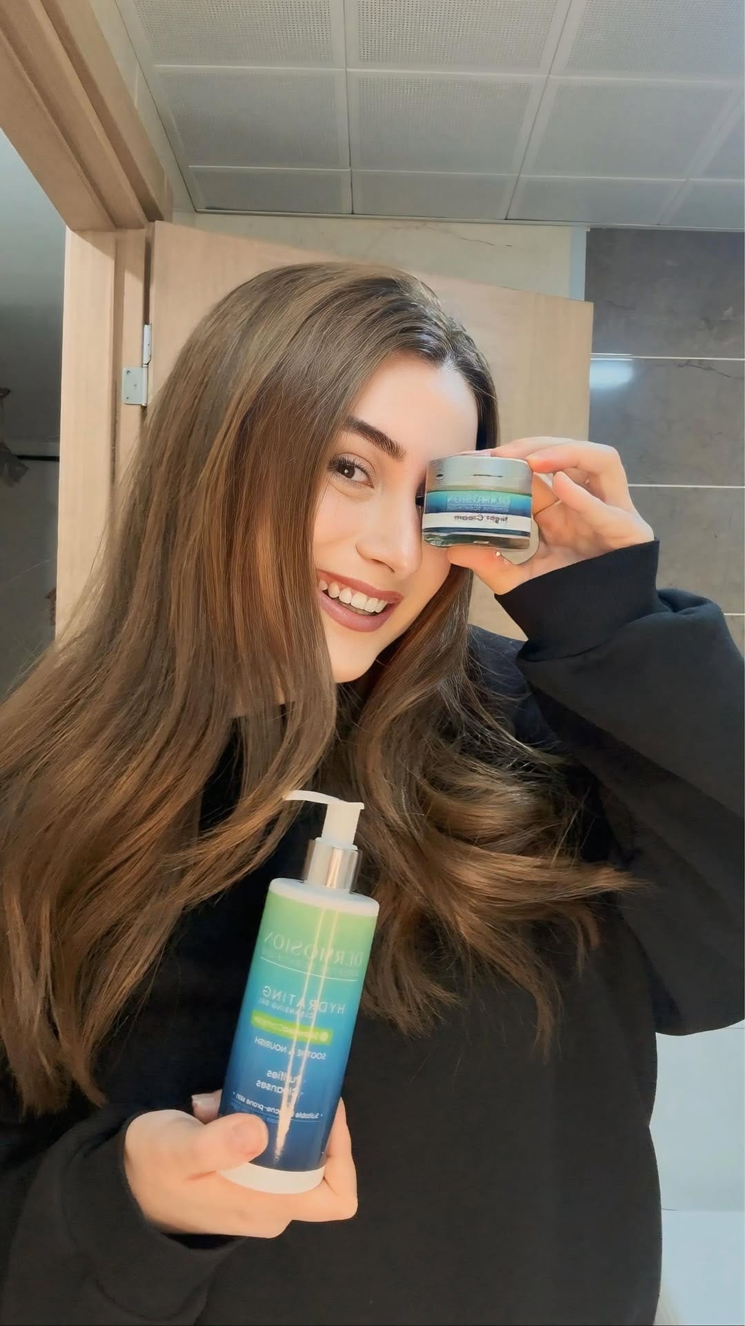 Post 2 by 𝔾𝕦𝕝𝕤𝕒𝕙 𝔼𝕞𝕚𝕣 on Instagram (video)