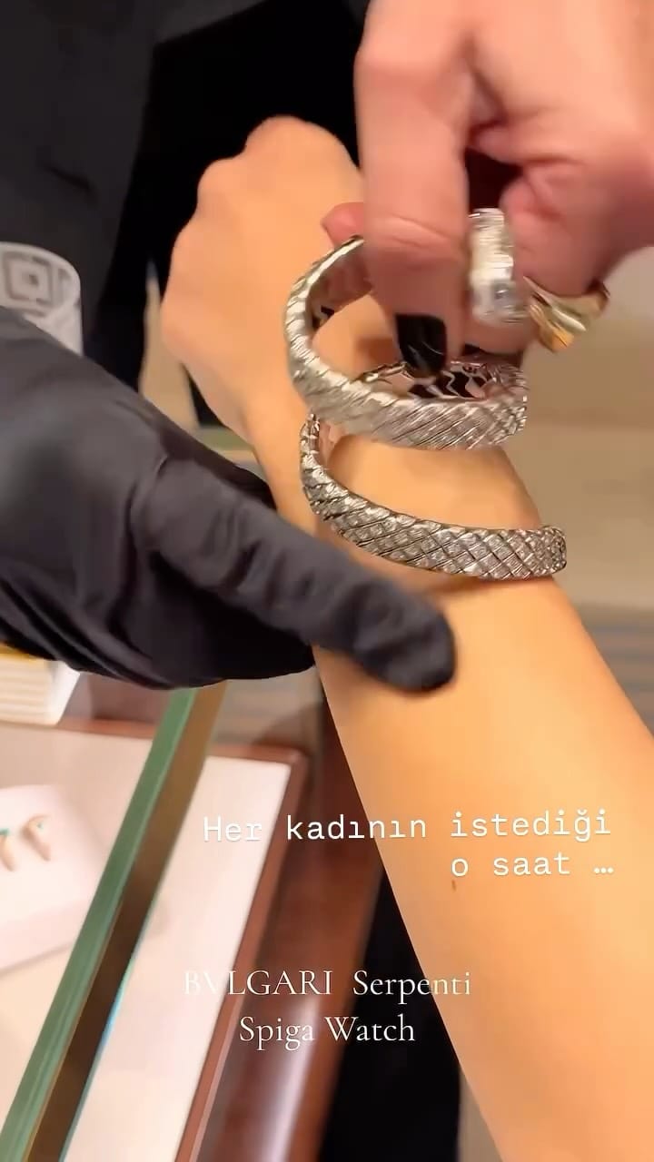 Post 7 by Fashion hunter 🦀 on Instagram (video)