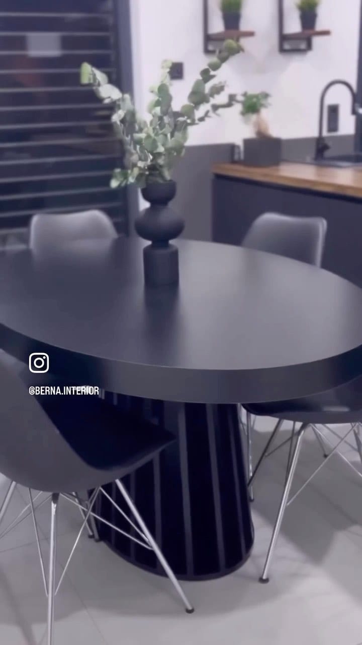 Post 6 by Yüksel on Instagram (video)