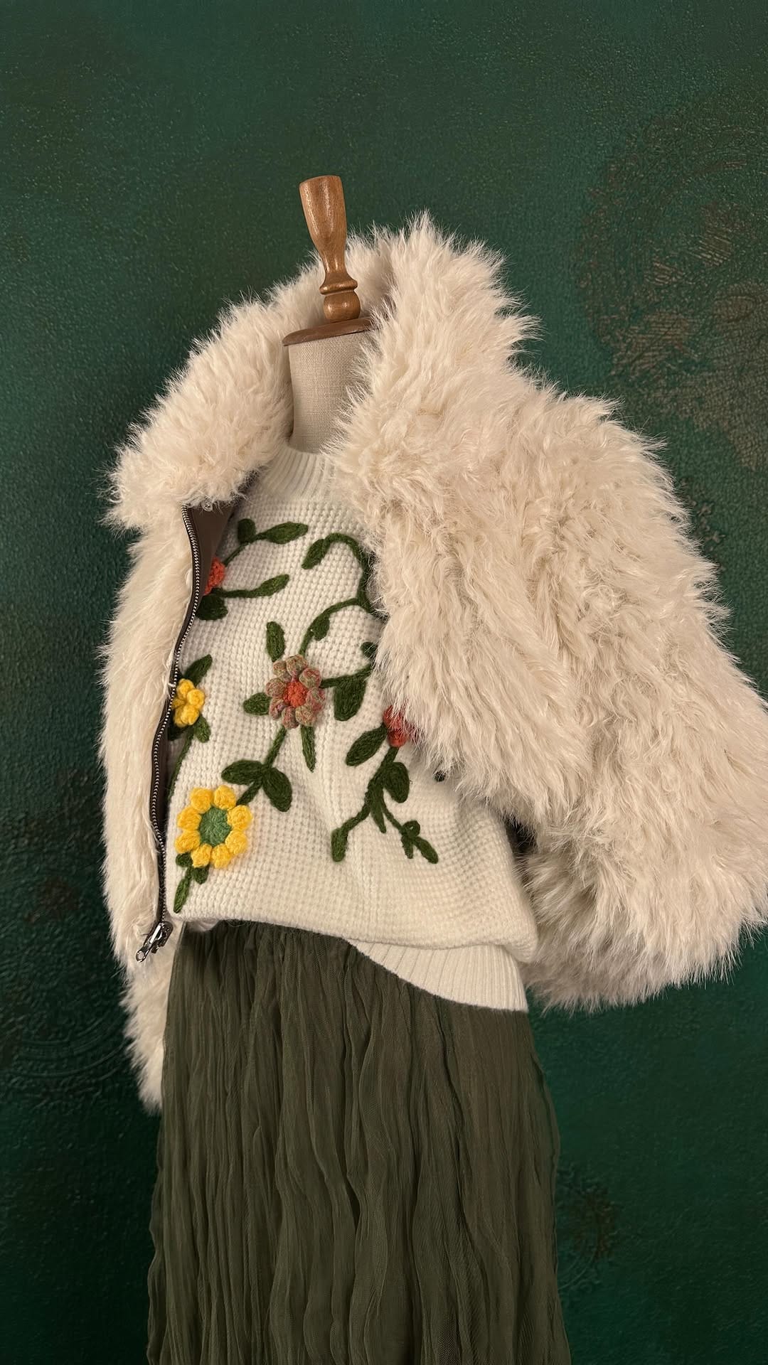 Post 3 by Eliz Butik on Instagram (video)