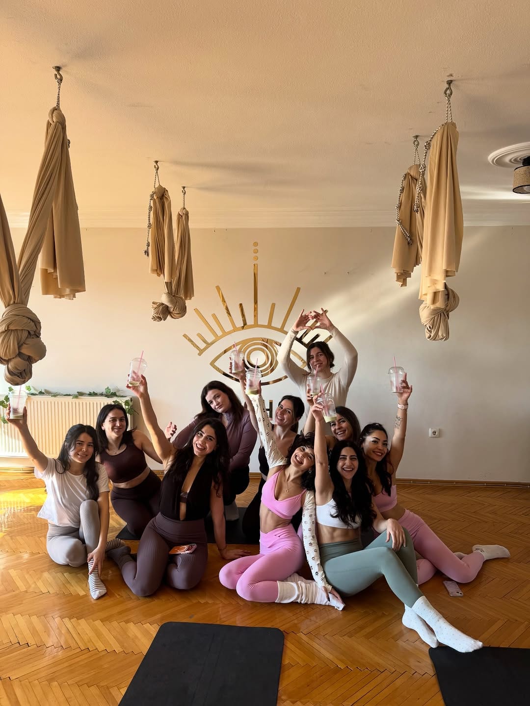Post 6 by Feyza Öksüz | Yoga 🦋 on Instagram (carousel)
