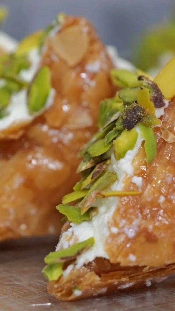 Post 5 by Salloura Oglu on Instagram (video)
